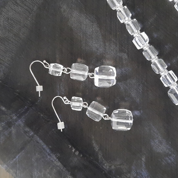 White House Black Market necklace and earrings set - Picture 2 of 4